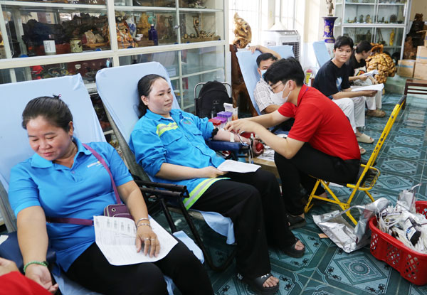 Phụ nữ cũng là lực lượng tích cực tham gia hiến máu tình nguyện.