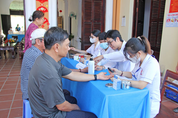 Việc tổ chức hoạt động Ngày sức khỏe toàn dân nhằm lan tỏa thông điệp chủ động phòng bệnh, hướng tới mục tiêu xây dựng cộng đồng khỏe mạnh. Ảnh: THÚY QUYÊN