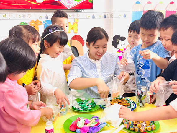 Cảm xúc được quản trị môi trường dạy và học được thăng hoa. Ảnh: PHAN HÂN

