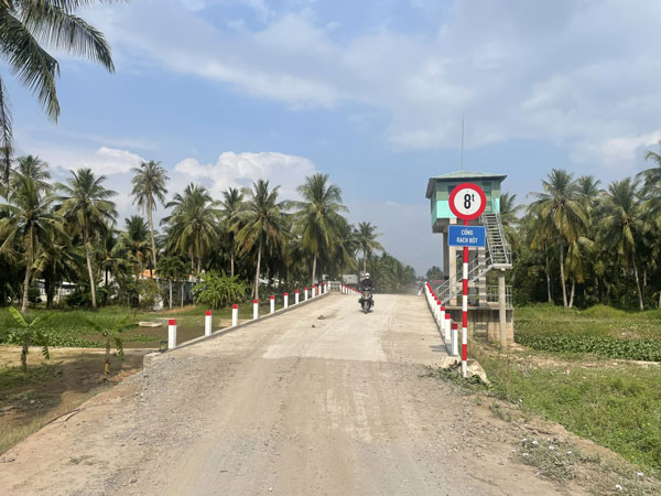 Năm 2026, xã Phước Long tiếp tục đầu tư hoàn thiện tuyến đê bao Cồn Ốc nhằm phòng, chống hạn mặn, bảo đảm nguồn nước ngọt phục vụ sản xuất, sinh hoạt cho người dân.