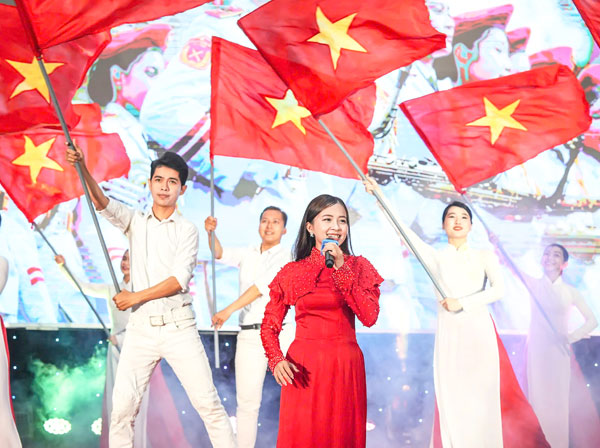 Chị Nguyễn Lý Xuân Yên luôn cố gắng hoàn thành tốt nhiệm vụ.

