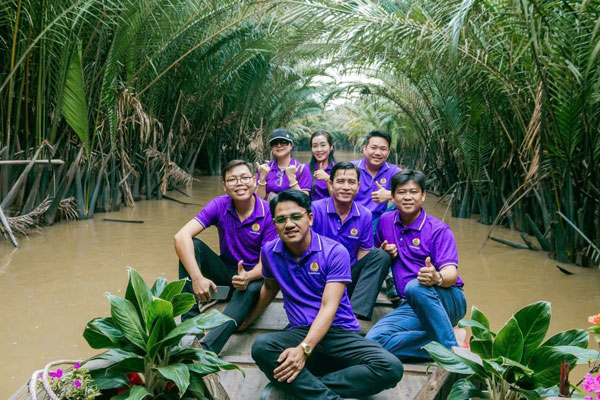 Đi ghe, xuồng ngắm sông nước đặc trưng ở xã Phú Túc.

