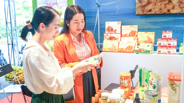 Mỗi sản phẩm OCOP không chỉ mang giá trị kinh tế mà còn kể được câu chuyện riêng của vùng đất, con người. Ảnh: THẢO LY

