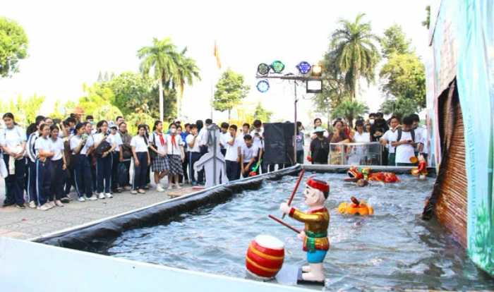 Kể chuyện sách bằng nghệ thuật múa rối nước