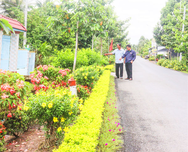 Phong trào thi đua “Cả nước chung sức xây dựng NTM” tạo diện mạo địa phương khởi sắc hơn. Ảnh: CẨM HUỆ

