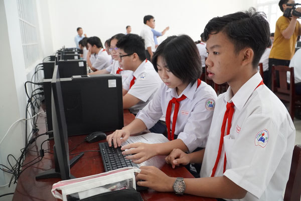 Ứng dụng nền tảng học trực tuyến giúp cá nhân hóa việc ôn luyện học sinh giỏi.

