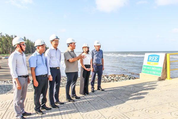 Các dự án điện gió từng bước đi vào vận hành, góp phần bổ sung nguồn điện sạch và thúc đẩy tăng trưởng kinh tế địa phương. Ảnh: THẢO LY

