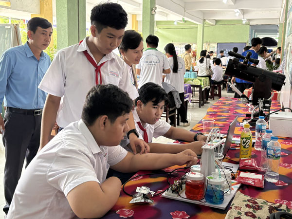 Hoạt động trải nghiệm sáng tạo giúp học sinh phát triển năng lực toàn diện- nền tảng cho giáo dục mũi nhọn bền vững.

