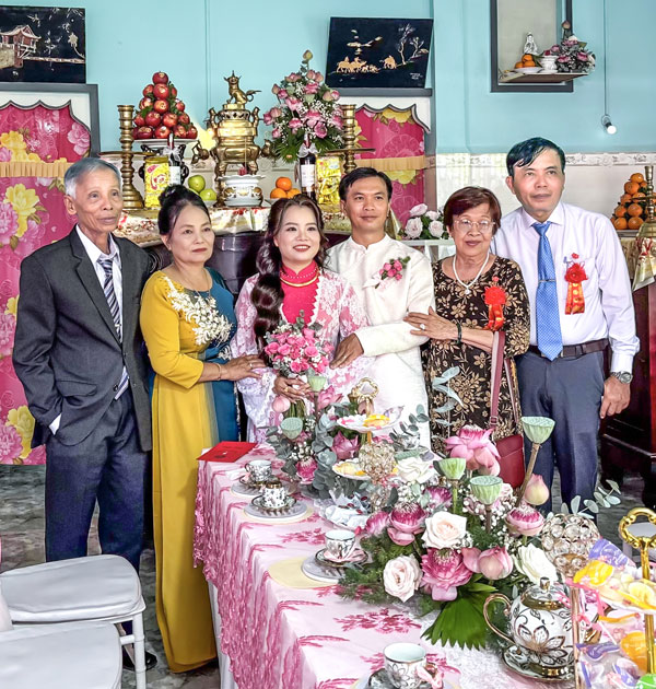 Một ngày vui... cũng là hạnh phúc của rất nhiều người. Ảnh: X.TƯƠI

