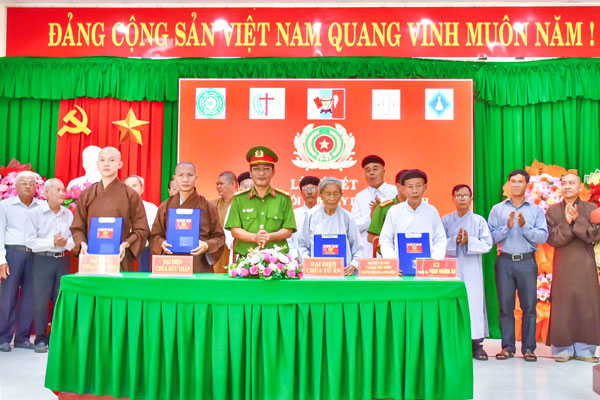 Cơ sở tôn giáo ký kết thực hiện mô hình.

