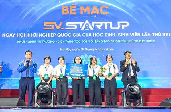 Nhóm được trao giải Nhì tại vòng chung kết Ngày hội Khởi nghiệp quốc gia của học sinh, sinh viên lần thứ VIII năm 2026.

