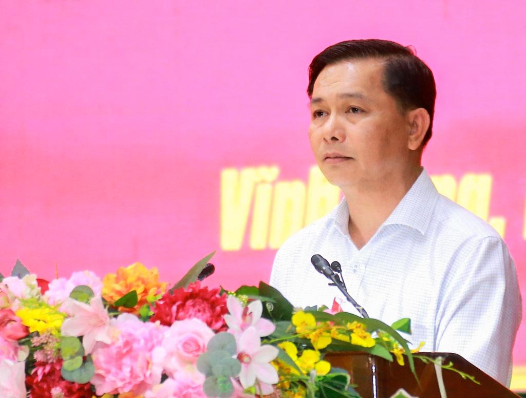 Đồng chí Trần Văn Lâu – Ủy viên Ban Chấp hành Trung ương Đảng, Bí thư Tỉnh ủy phát biểu khai mạc hội nghị.