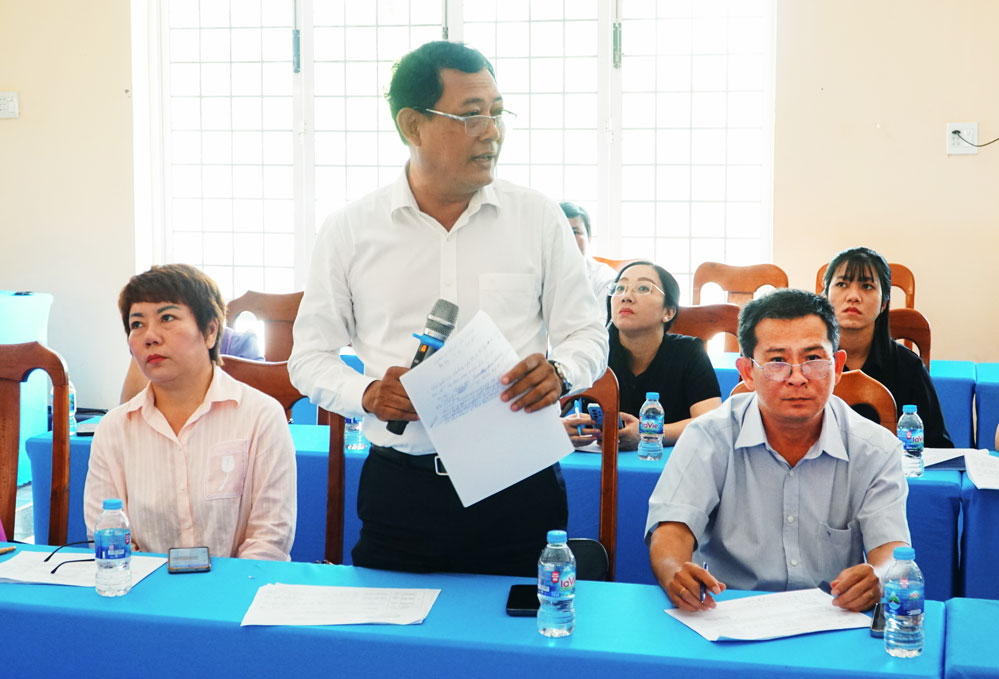 Các đại biểu nêu ý kiến về một số nội dung của chương trình hoạt động “Tết Quân- Dân”.