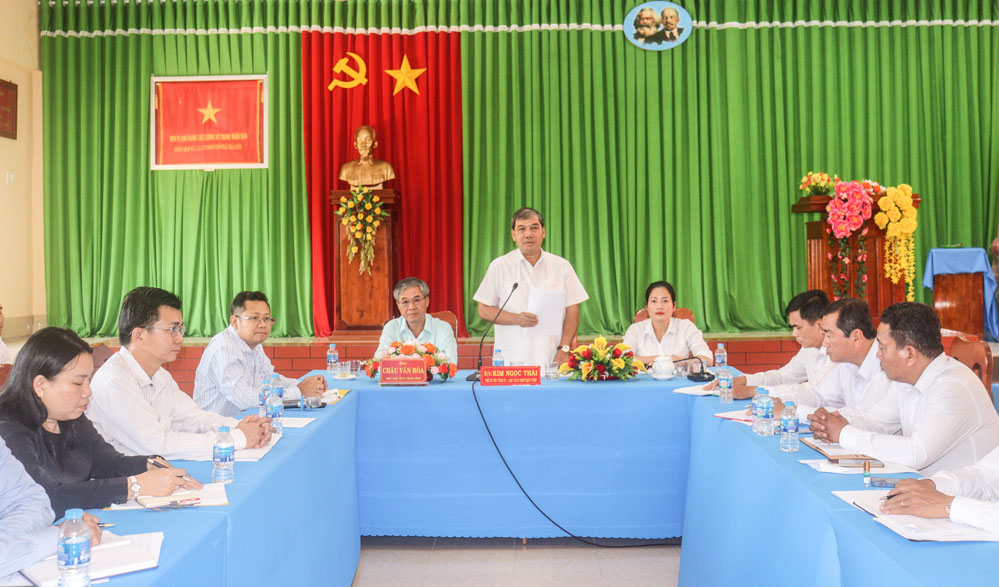 Đồng chí Kim Ngọc Thái- Phó Bí thư Tỉnh ủy, Chủ tịch Ủy ban MTTQ Việt Nam tỉnh lưu ý một số nội dung địa phương cần tiếp tục thực hiện.