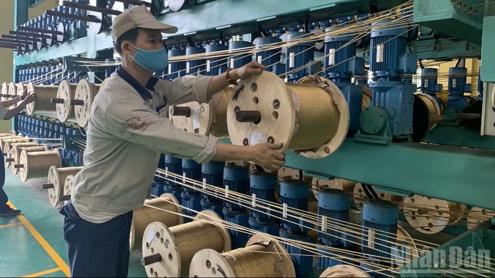 
Sản xuất công nghiệp góp phần vào tăng trưởng. (Ảnh: HNV)