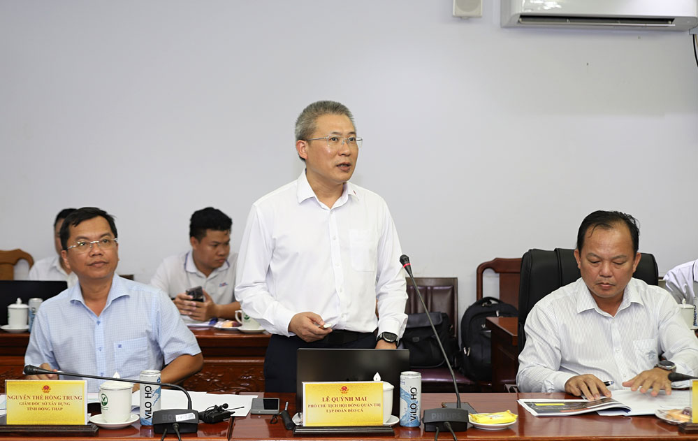 Đại diện Công ty CP Tập đoàn Đèo Cả thông tin các phương án liên quan đến dự án CT33.