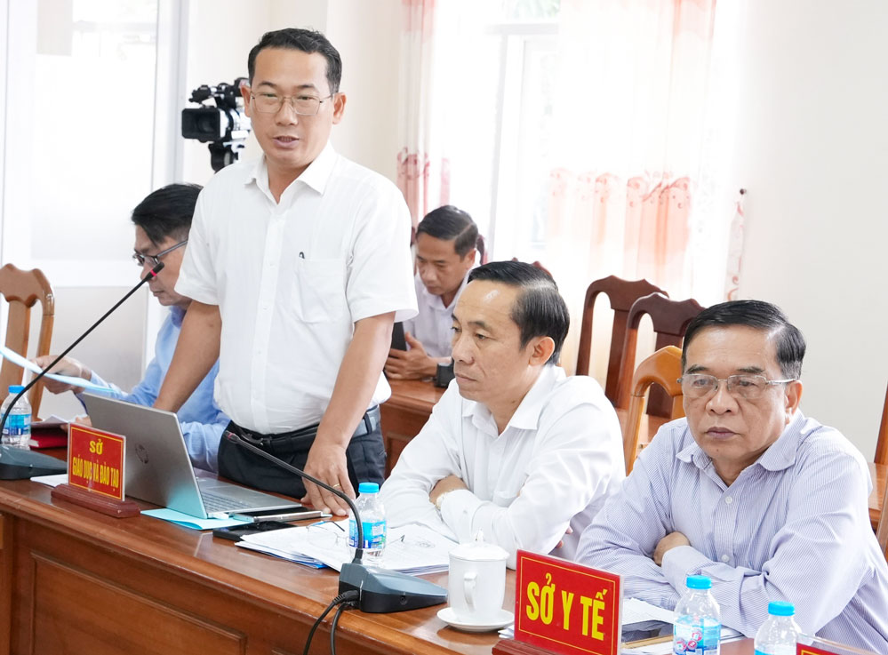 Lãnh đạo Sở GD-ĐT phát biểu tại buổi làm việc.