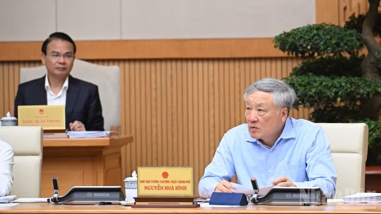 Phó Thủ tướng Thường trực Chính phủ Nguyễn Hòa Bình phát biểu ý kiến tại hội nghị. (Ảnh: TRẦN HẢI)