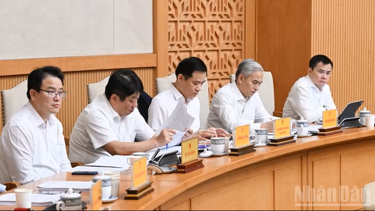 Lãnh đạo bộ, ngành, tập đoàn, doanh nghiệp nhà nước tham dự hội nghị. (Ảnh: TRẦN HẢI)