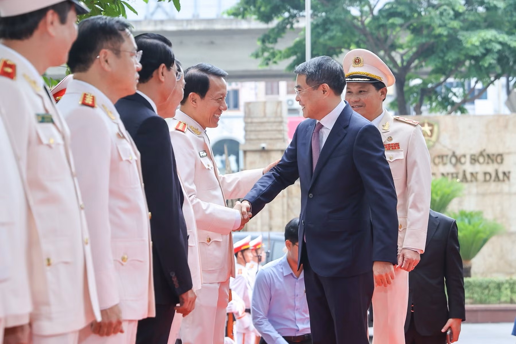 Thủ tướng Lê Minh Hưng với lãnh đạo Bộ Công an. (Ảnh: VGP/Nhật Bắc)