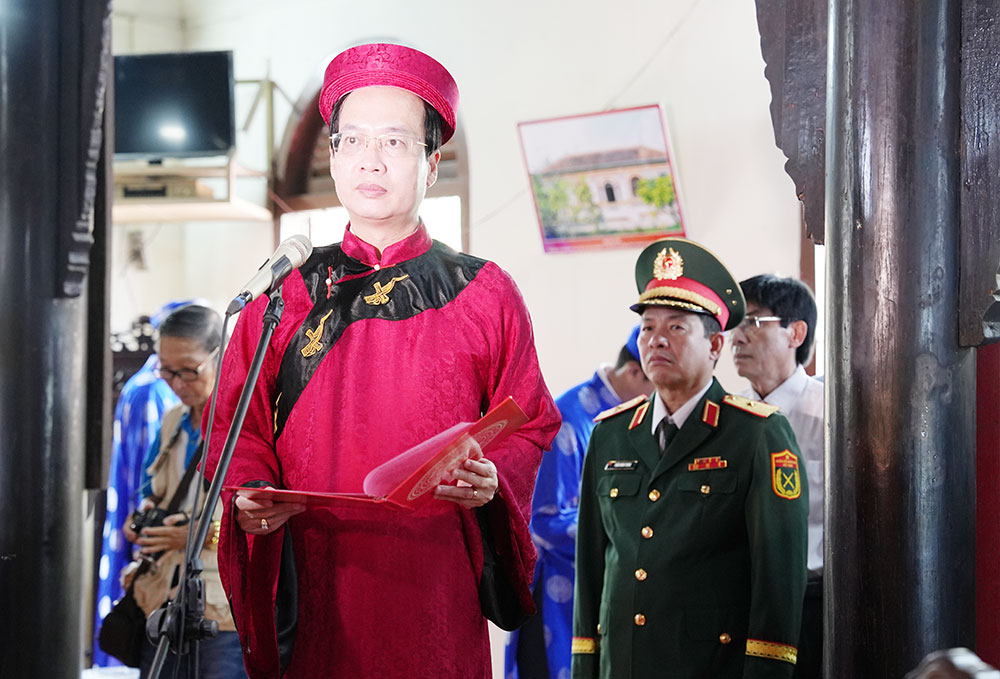 Đồng chí Trần Trí Quang - Phó Bí thư Tỉnh ủy, Chủ tịch UBND tỉnh – Chủ lễ đọc văn khấn Quốc Tổ Hùng Vương.