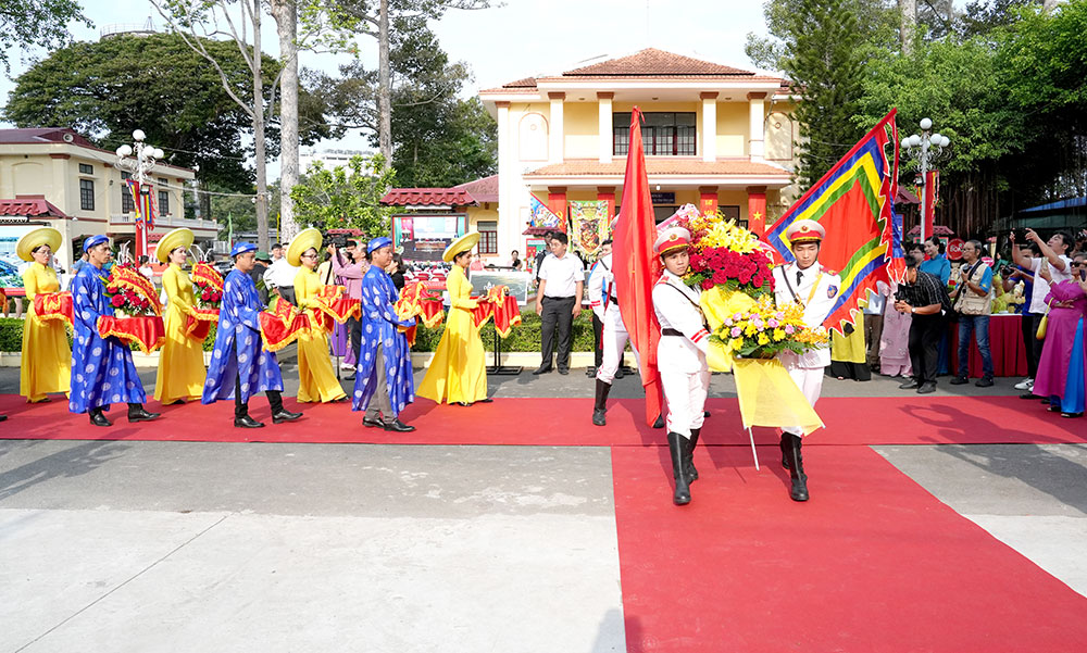 Giỗ Tổ Hùng Vương là ngày lễ trọng đại của cả dân tộc, thể hiện đạo lý truyền thống tốt đẹp “Uống nước nhớ nguồn”.