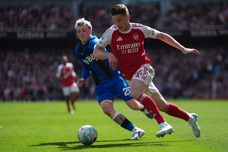 Arsenal hơn Man City 9 điểm nhưng đá nhiều hơn 2 trận - Ảnh: AP