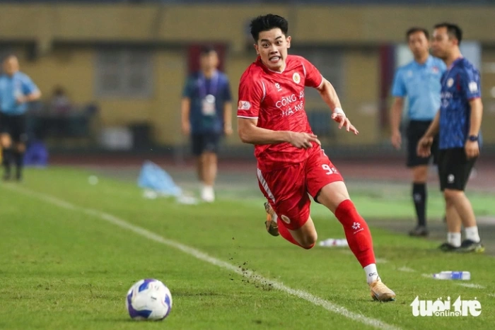 Đình Bắc lập hat-trick giúp CLB Công An Hà Nội tiến gần ngôi vương V-League