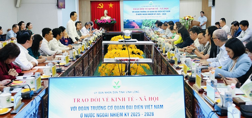 Quang cảnh buổi làm việc