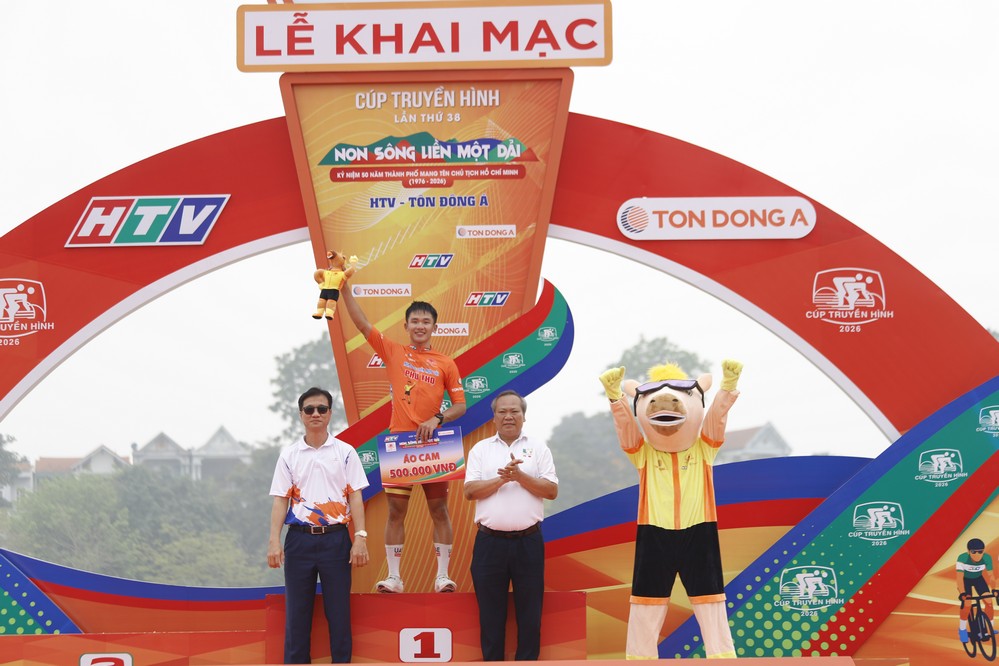  Trao áo cam chặng 1.