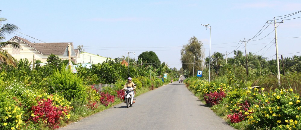 Nắng nóng gây cảm giác khô nóng, ảnh hưởng xấu đến sức khỏe, nhất là người lao động ngoài trời. Ảnh: THẢO LY.