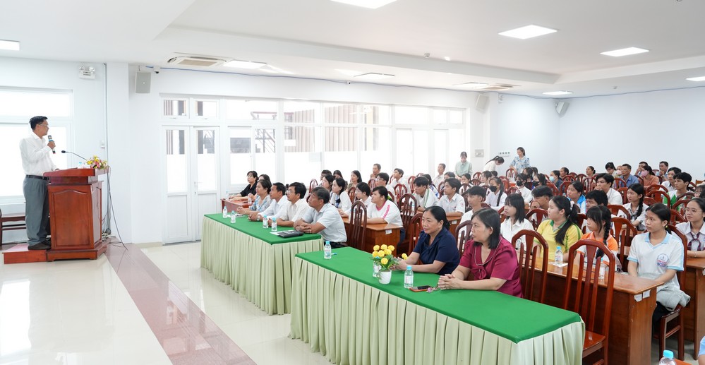 Ông Lưu Thành Công- Chủ tịch Hội Khuyến học tỉnh phát biểu tại buổi lễ.