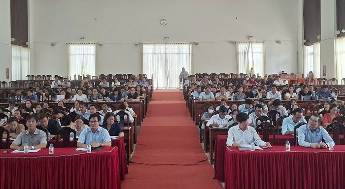 Tập huấn công tác tổ chức bữa ăn bán trú trong các trường tiểu học tại Vĩnh Long.