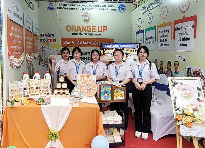 Nhóm học sinh Trường THPT Chuyên Nguyễn Thiện Thành đoạt giải Nhì tại cuộc thi.

