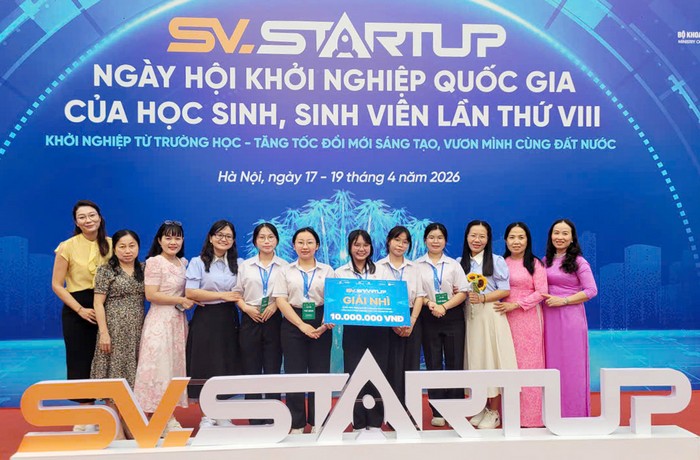 Nhóm sinh viên Trường ĐH Sư phạm kỹ thuật Vĩnh Long đoạt giải Khuyến khích.