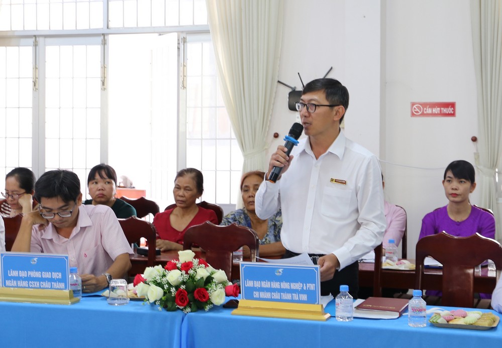 Đại diện Agribank chi nhánh Châu Thành nêu ý kiến tại buổi làm việc.