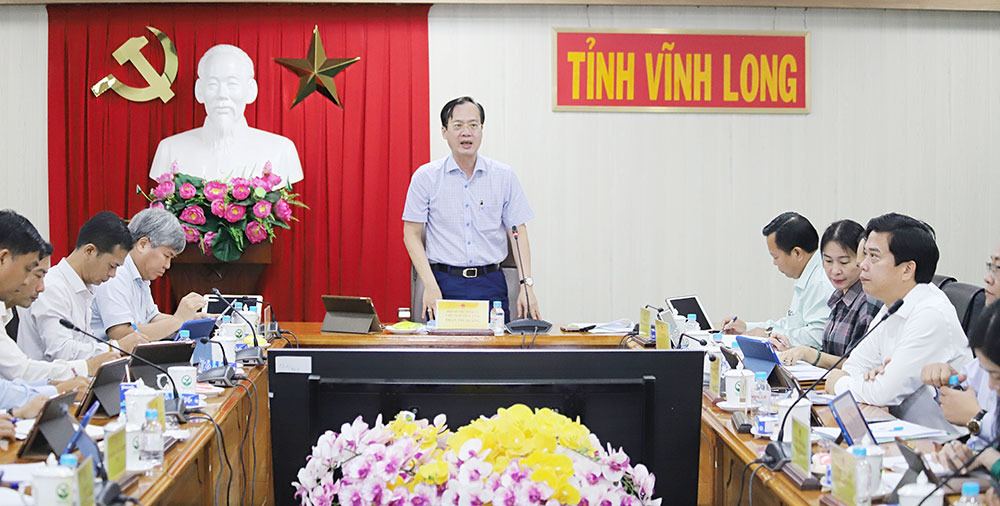 Chủ tịch UBND tỉnh Trần Trí Quang phát biểu chỉ đạo tại cuộc họp.