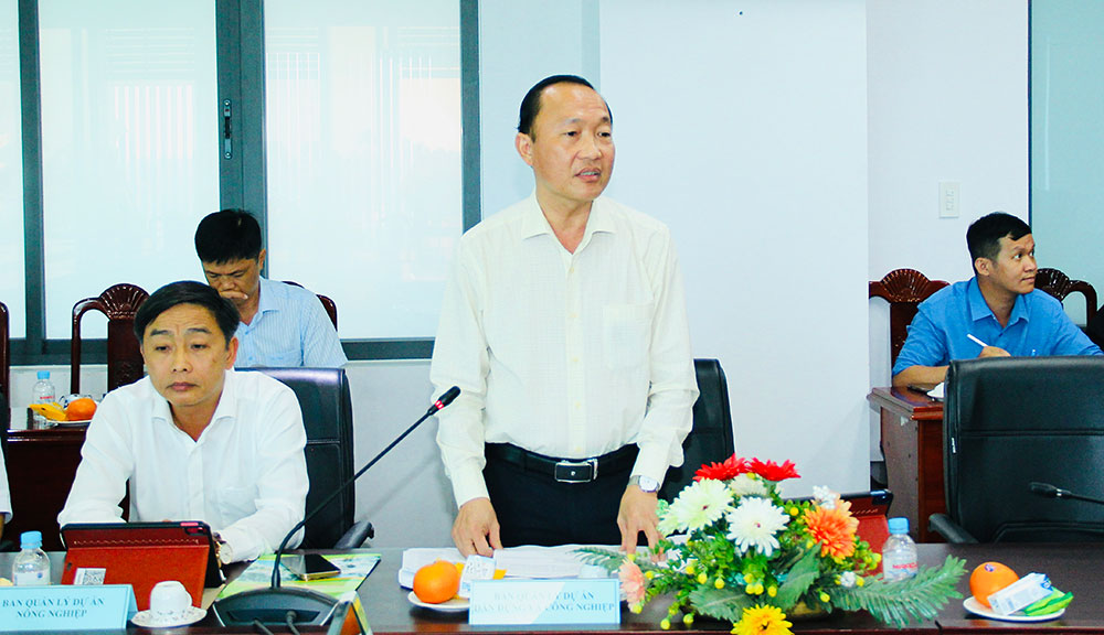 Các đại biểu trao đổi, thảo luận tại hội nghị.