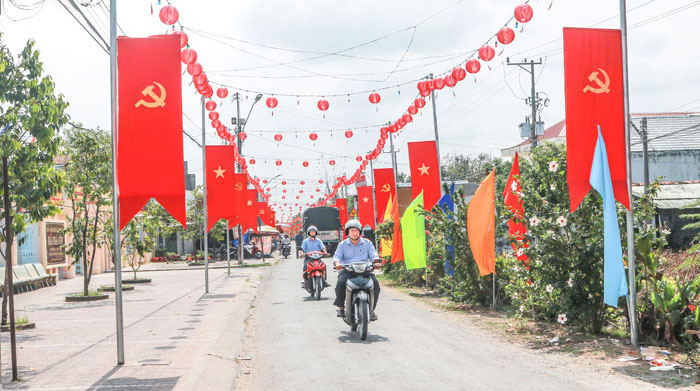 Đường giao thông khang trang, sạch, đẹp đổi thay bộ mặt nông thôn xã Trà Côn.
