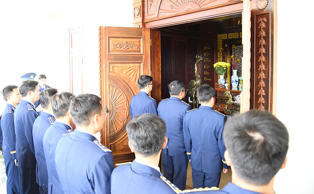 Quang cảnh lễ dâng hương.JPG