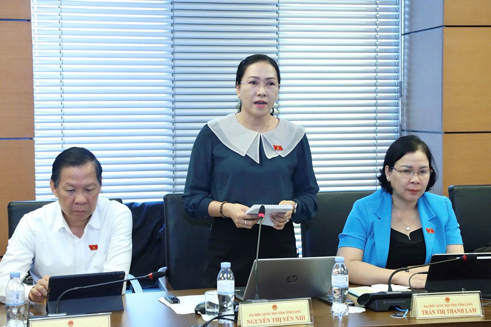 Đại biểu Nguyễn Thị Yến Nhi phát biểu tại Tổ sáng ngày 20/4/2026.