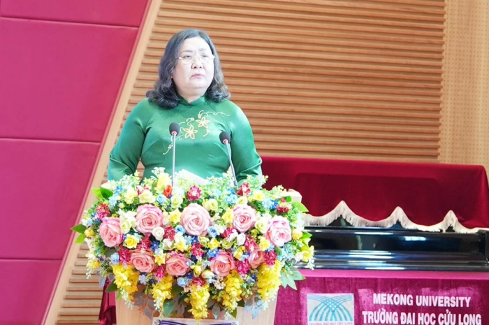 Phó Bí thư Thường trực Tỉnh ủy- Hồ Thị Hoàng Yến quán triệt chủ trương, nghị quyết của Trung ương tại Trường ĐH Cửu Long