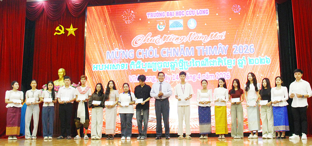 Khen thưởng cho sinh viên dân tộc Khmer, có kết quả học tập loại giỏi trong học kỳ 1, năm học 2025-2026.