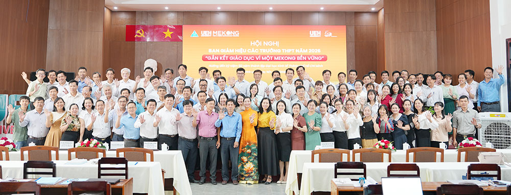 Đại biểu chụp ảnh lưu niệm tại lễ khai mạc hội nghị.