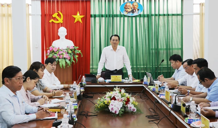 Phó Chủ tịch UBND tỉnh Nguyễn Quỳnh Thiện đối thoại với công dân