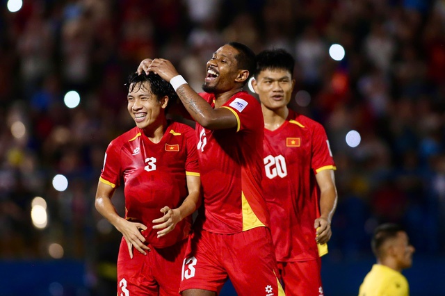 Đội tuyển Việt Nam hướng đến cú đúp vô địch khu vực, bao gồm AFF Cup và FIFA ASEAN Cup vừa hé lộ thể thức thi đấu

Ảnh: Đồng Nguyên Khang

