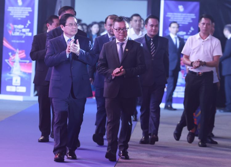 Đồng chí Phạm Minh Chính, Ủy viên Bộ Chính trị, Thủ tướng Chính phủ tới tham dự Giải Báo chí Quốc gia lần thứ XIX năm 2024. (Ảnh: Hội Nhà báo Việt Nam)

