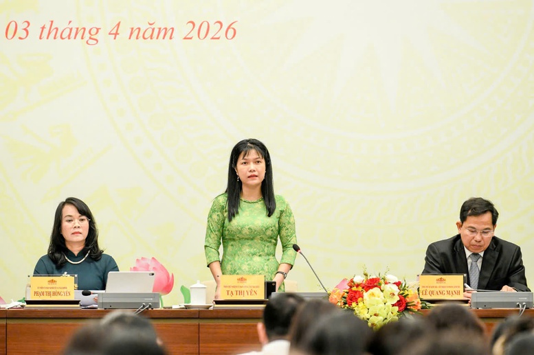 Bà Tạ Thị Yên - Phó Chủ nhiệm Ủy ban Công tác đại biểu Quốc hội thông tin về công tác nhân sự - Ảnh: VGP/Nhật Bắc