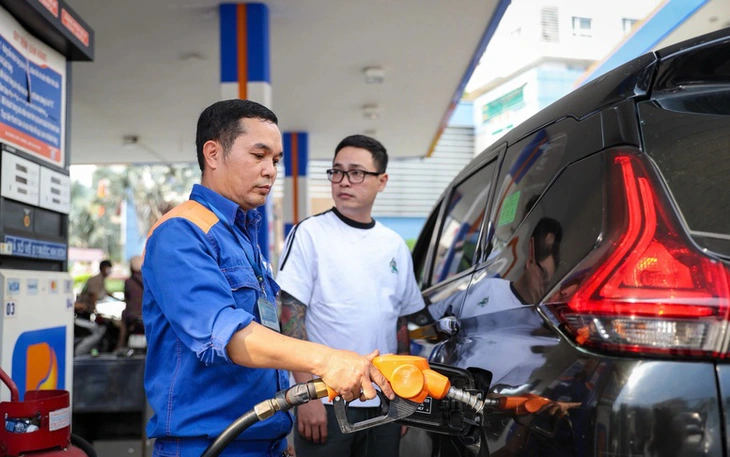 Ban hành thông tư quy định về tạm ứng cho quỹ bình ổn giá xăng dầu - Ảnh: H.H.