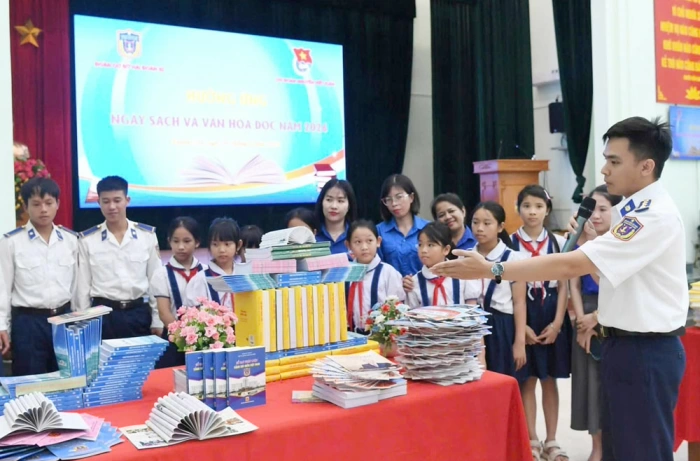 Lan tỏa văn hóa đọc, bồi dưỡng bản lĩnh cho cán bộ, chiến sĩ